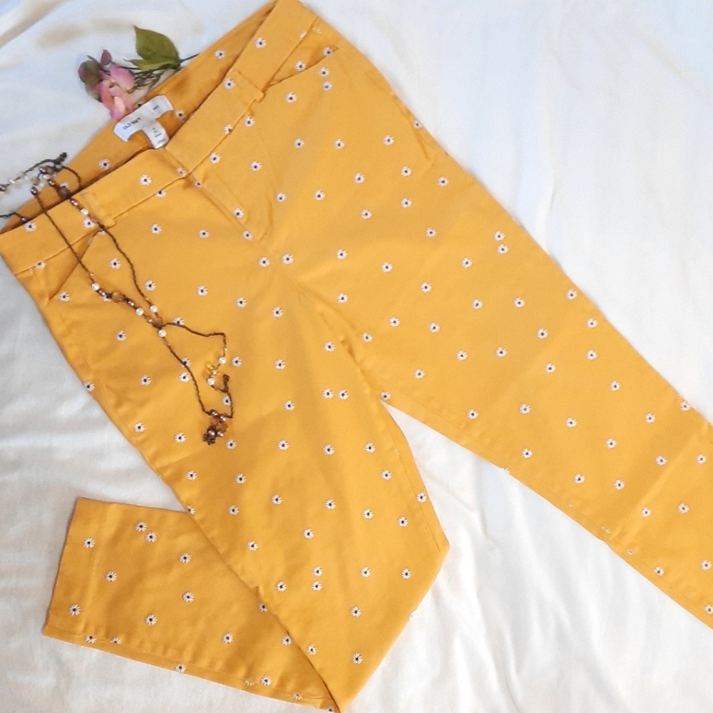 OLD NAVY Pixie Yellow Daisy Print Pants